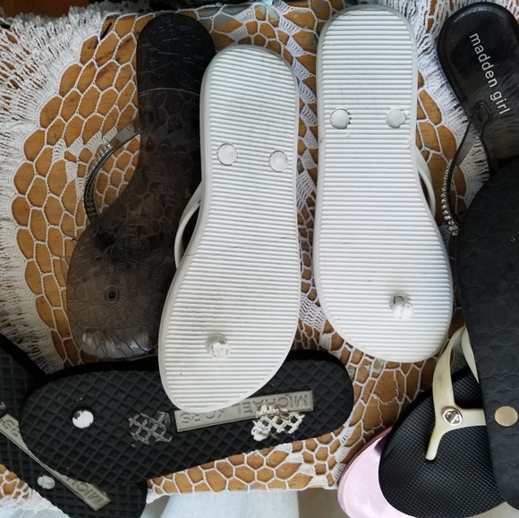 Designers Bundle of flip flops - Picture 6 of 9